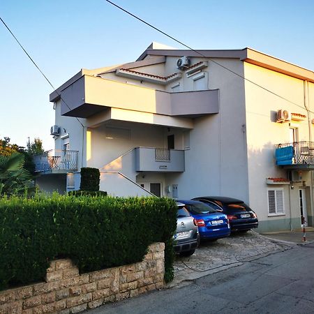Artneo Apartmani Новалья Экстерьер фото